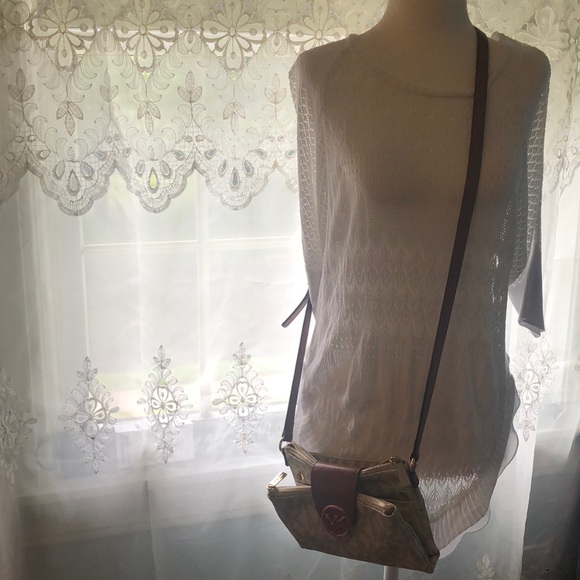 Michael Kors Cross Shoulder Bag - Picture 11 of 15